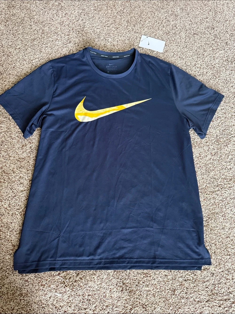 Nike Men's Navy Short Sleeve Dri-FIT Tee with Yellow Swoosh. Large NWT
